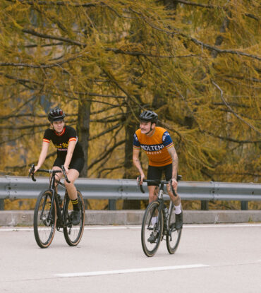 Two cyclists on the ascent.