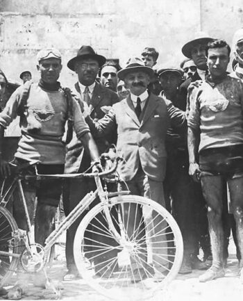 Group photo consisting of cyclists and spectators